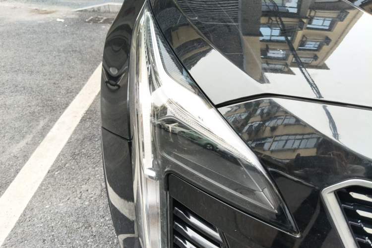 Used Cadillac XT4 2021 28T Two-Wheel Drive Tech Edition Right Front Headlight