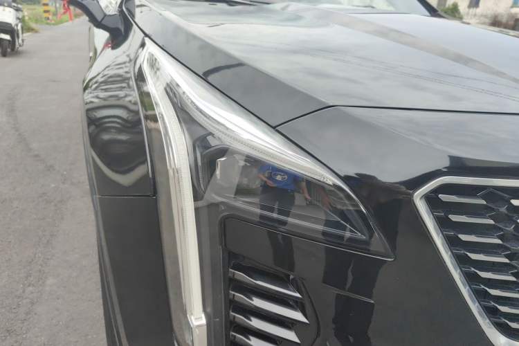 Used Cadillac XT4 2021 28T Two-Wheel Drive Luxury Version Right Front Headlight