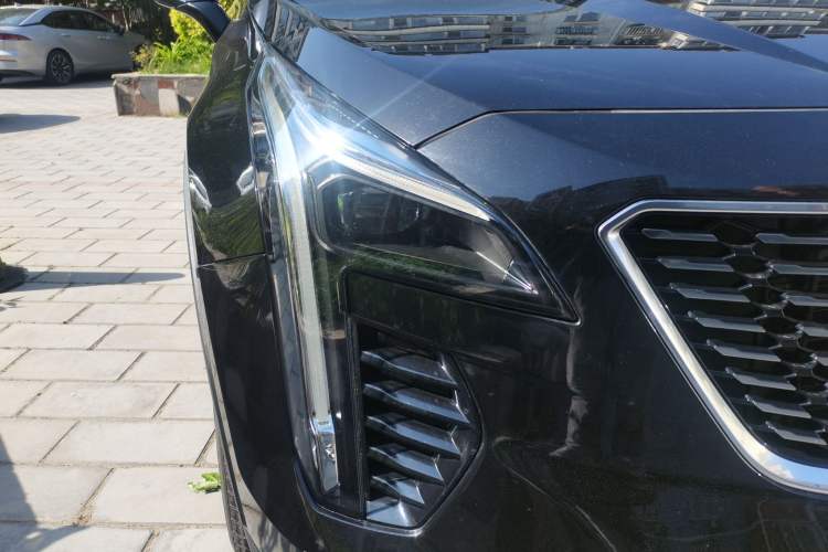 Used Cadillac XT4 2021 28T Two-Wheel Drive Leading Version Right Front Headlight