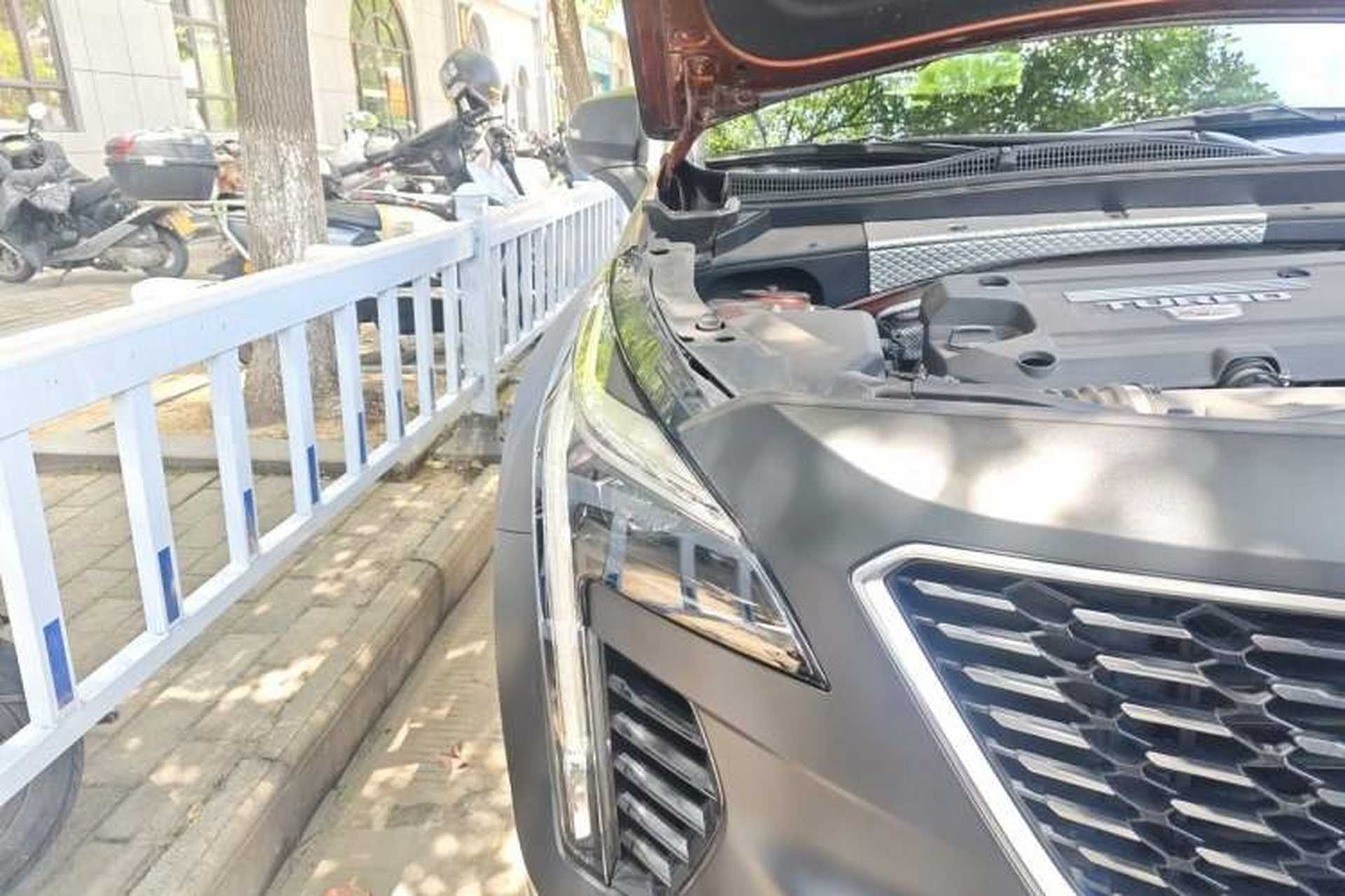 Used Cadillac XT4 2021 28T Two-Wheel Drive Leading Version Right Front Headlight