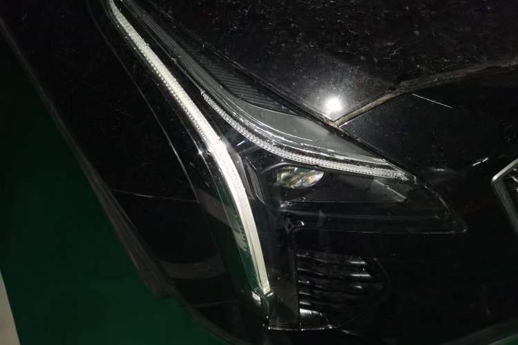 Used Cadillac XT4 2021 28T Two-Wheel Drive Leading Version Right Front Headlight