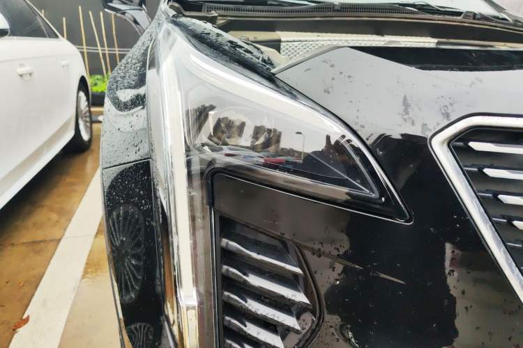Used Cadillac XT4 2021 28T Two-Wheel Drive Luxury Version Right Front Headlight