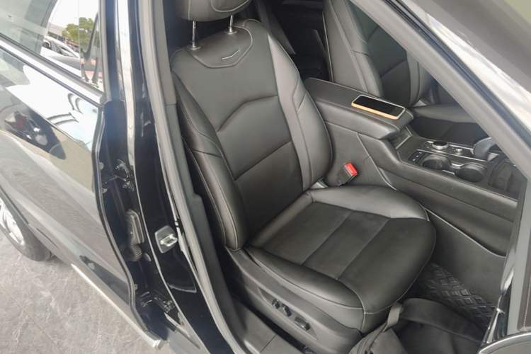 Used Cadillac XT4 2021 28T Two-Wheel Drive Leading Version Right Front Seat