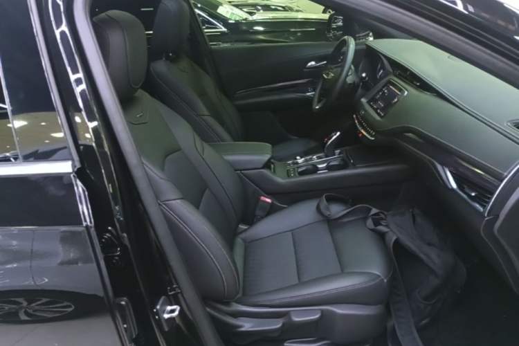 Used Cadillac XT4 2021 28T Two-Wheel Drive Tech Edition Right Front Seat