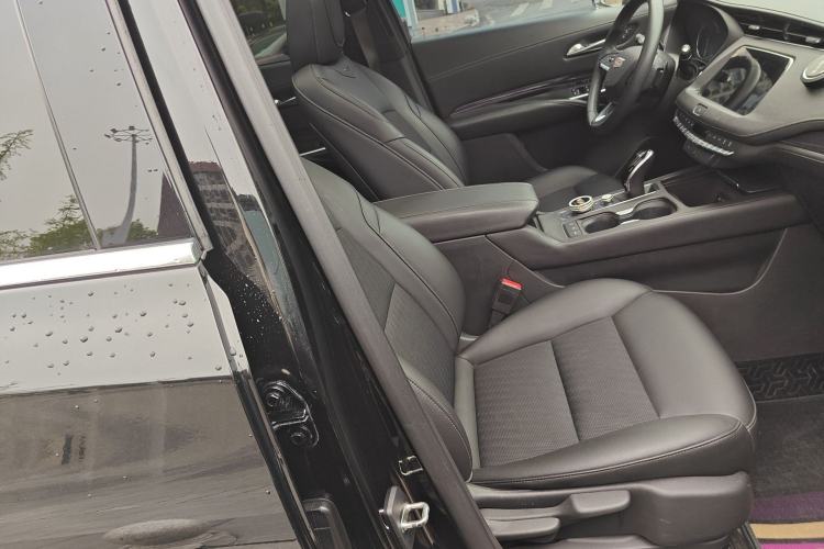Used Cadillac XT4 2021 28T Two-Wheel Drive Tech Edition Right Front Seat