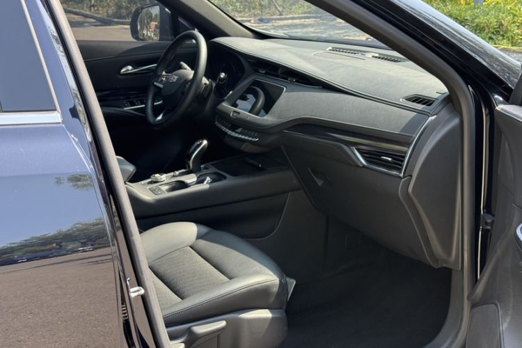 Used Cadillac XT4 2021 28T Two-Wheel Drive Tech Edition Right Front Seat