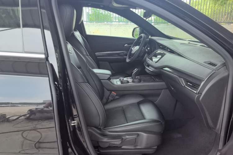 Used Cadillac XT4 2021 28T Two-Wheel Drive Tech Edition Right Front Seat
