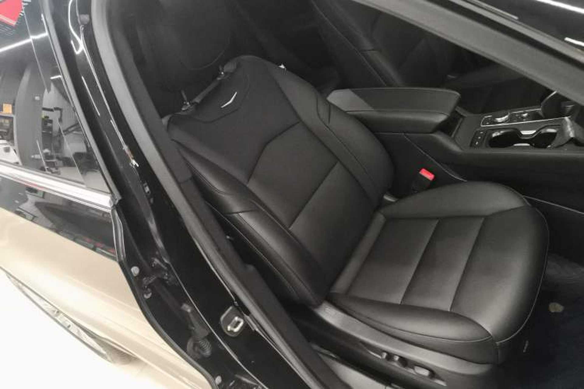 Used Cadillac XT4 2021 28T Two-Wheel Drive Luxury Version Right Front Seat