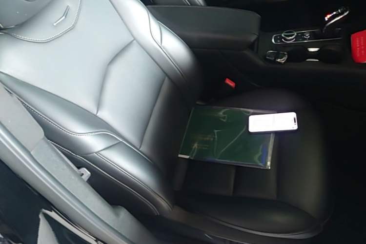 Used Cadillac XT4 2021 28T Two-Wheel Drive Leading Version Right Front Seat