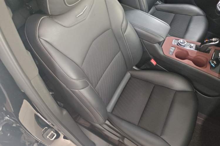 Used Cadillac XT4 2021 28T Two-Wheel Drive Tech Edition Right Front Seat