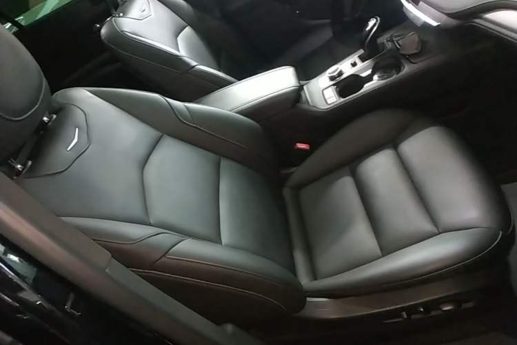 Used Cadillac XT4 2021 28T Two-Wheel Drive Leading Version Right Front Seat
