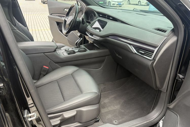 Used Cadillac XT4 2021 28T Two-Wheel Drive Tech Edition Right Front Seat