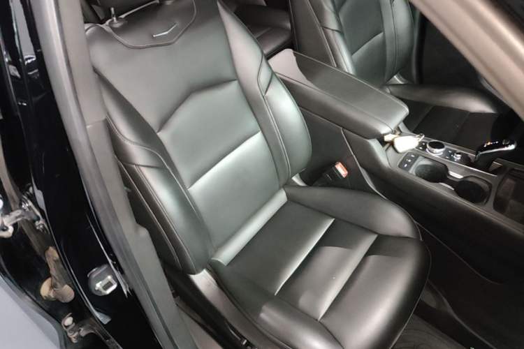 Used Cadillac XT4 2021 28T Two-Wheel Drive Luxury Version Right Front Seat