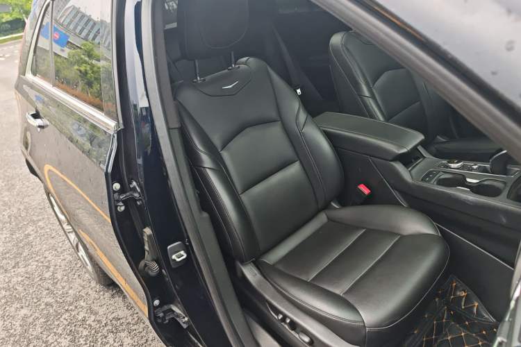 Used Cadillac XT4 2021 28T Two-Wheel Drive Luxury Version Right Front Seat