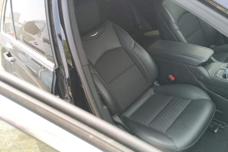 Used Cadillac XT4 2021 28T Two-Wheel Drive Tech Edition Right Front Seat