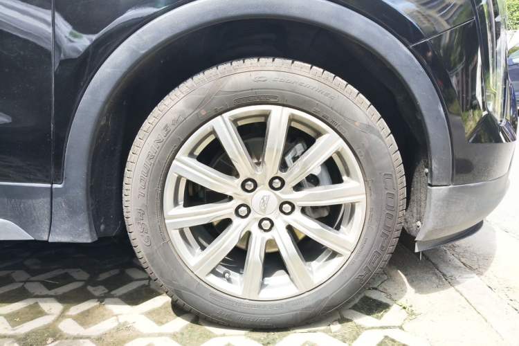 Used Cadillac XT4 2021 28T Two-Wheel Drive Luxury Version Right Front Wheel Hub