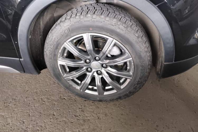 Used Cadillac XT4 2021 28T Two-Wheel Drive Luxury Version Right Front Wheel Hub