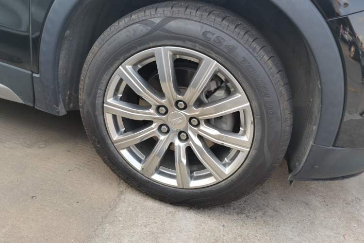 Used Cadillac XT4 2021 28T Two-Wheel Drive Leading Version Right Front Wheel Hub