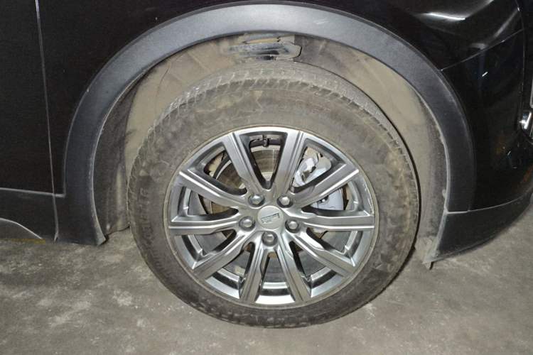 Used Cadillac XT4 2021 28T Two-Wheel Drive Luxury Version Right Front Wheel Hub