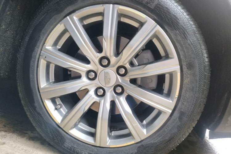 Used Cadillac XT4 2021 28T Two-Wheel Drive Leading Version Right Front Wheel Hub