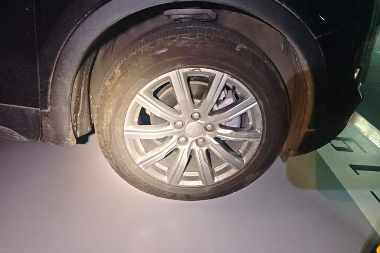 Used Cadillac XT4 2021 28T Two-Wheel Drive Luxury Version Right Front Wheel Hub