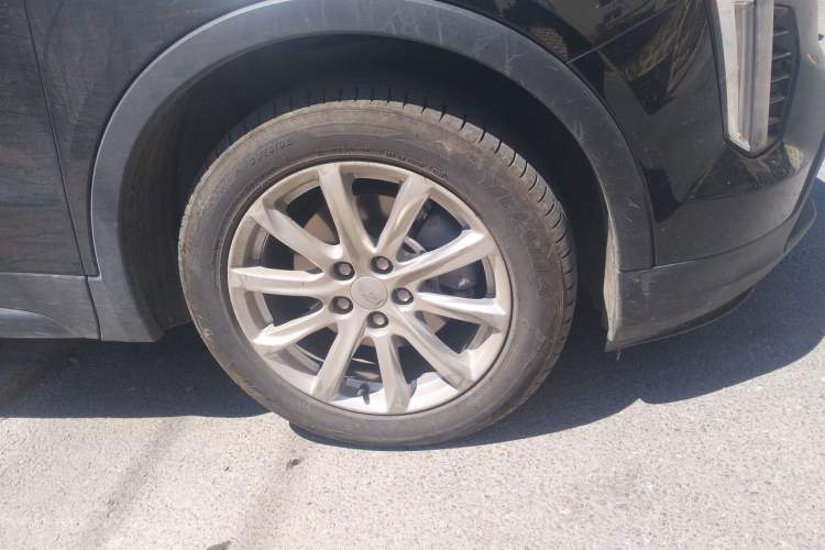 Used Cadillac XT4 2021 28T Two-Wheel Drive Tech Edition Right Front Wheel Hub