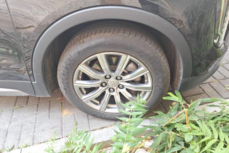 Used Cadillac XT4 2021 28T Two-Wheel Drive Leading Version Right Front Wheel Hub