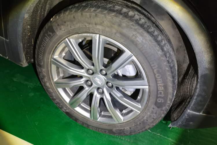Used Cadillac XT4 2021 28T Two-Wheel Drive Luxury Version Right Front Wheel Hub