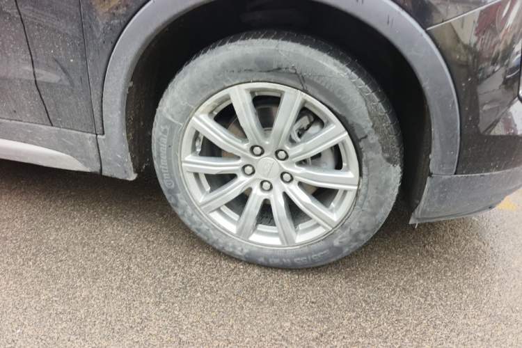 Used Cadillac XT4 2021 28T Two-Wheel Drive Luxury Version Right Front Wheel Hub