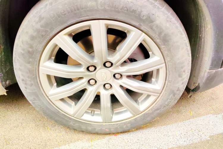 Used Cadillac XT4 2021 28T Two-Wheel Drive Leading Version Right Front Wheel Hub