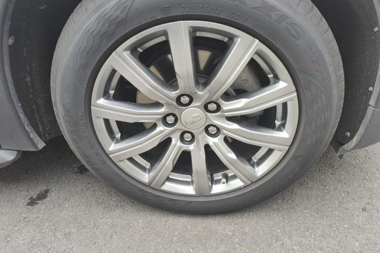 Used Cadillac XT4 2021 28T Two-Wheel Drive Luxury Version Right Front Wheel Hub