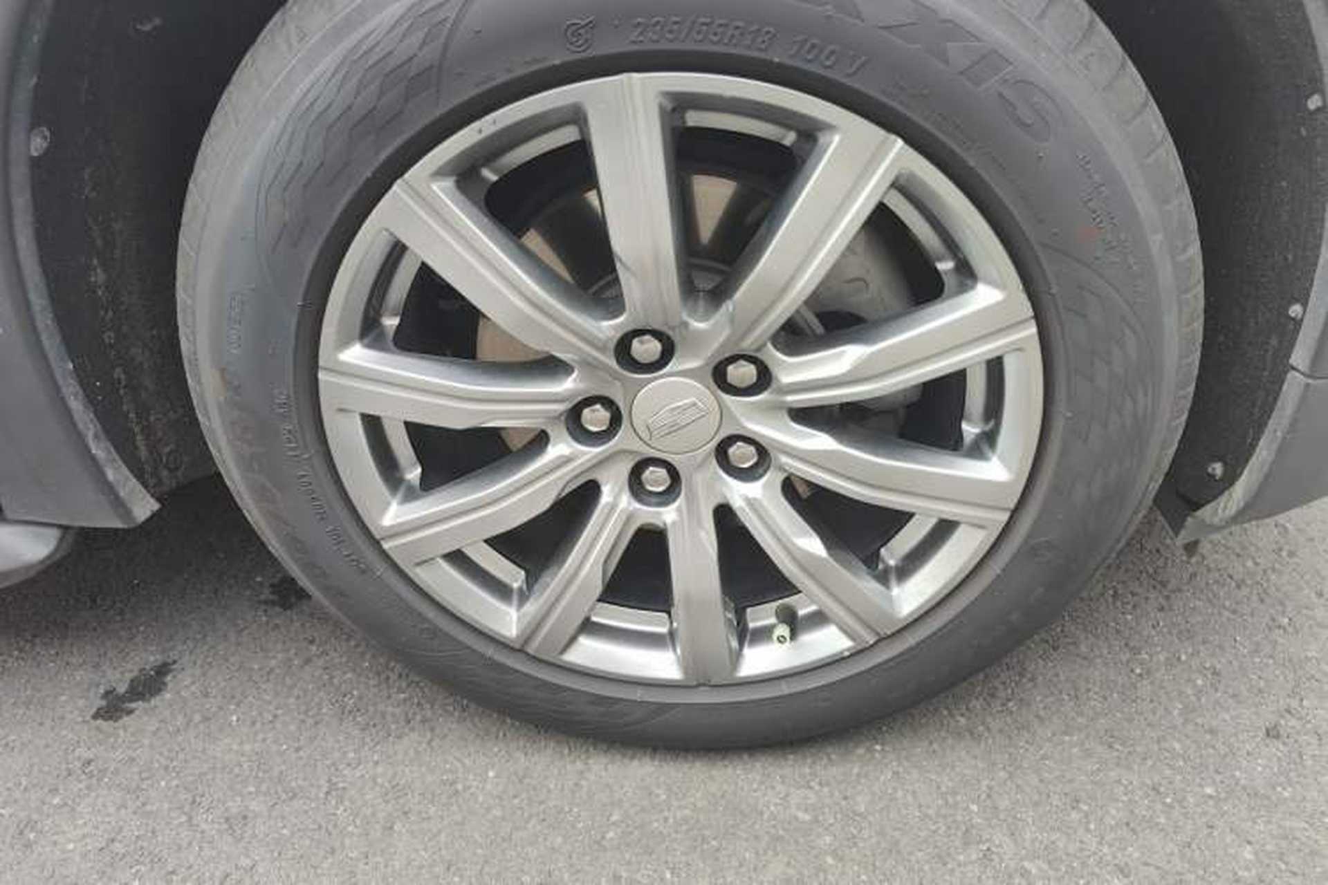 Used Cadillac XT4 2021 28T Two-Wheel Drive Luxury Version Right Front Wheel Hub