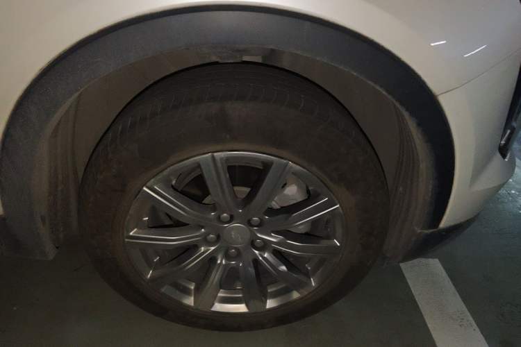 Used Cadillac XT4 2021 28T Two-Wheel Drive Luxury Version Right Front Wheel Hub