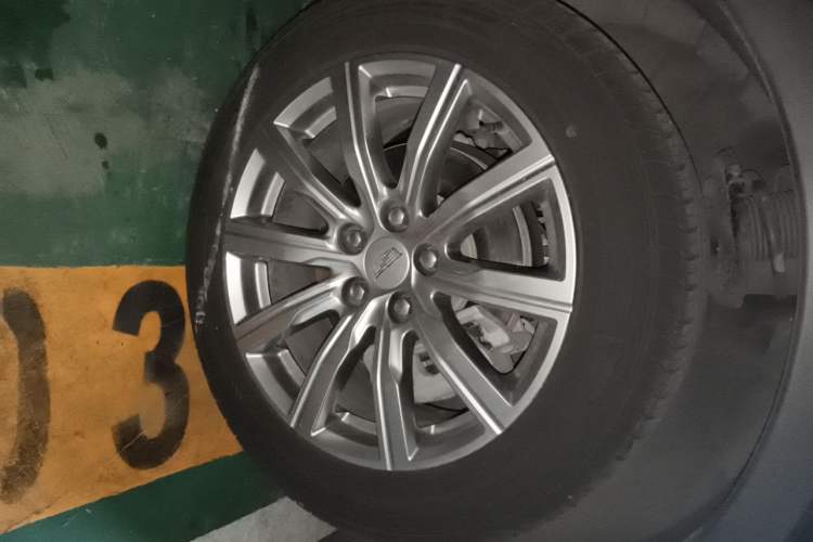 Used Cadillac XT4 2021 28T Four-Wheel-Drive Leading Edition Right Front Wheel Hub