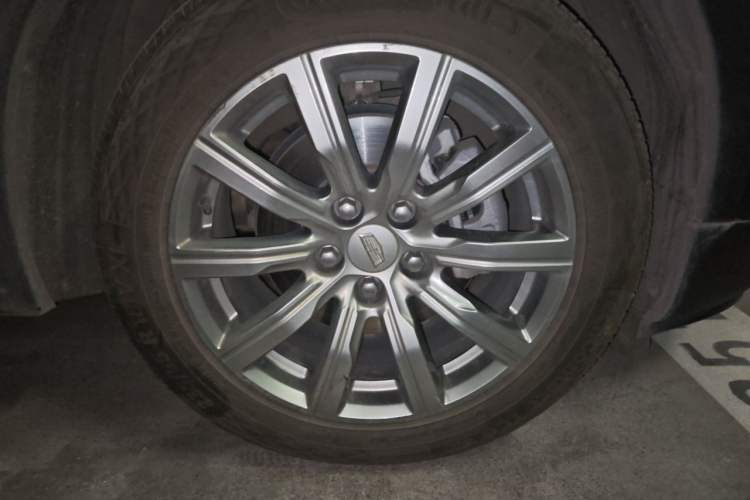 Used Cadillac XT4 2021 28T Two-Wheel Drive Leading Version Right Front Wheel Hub
