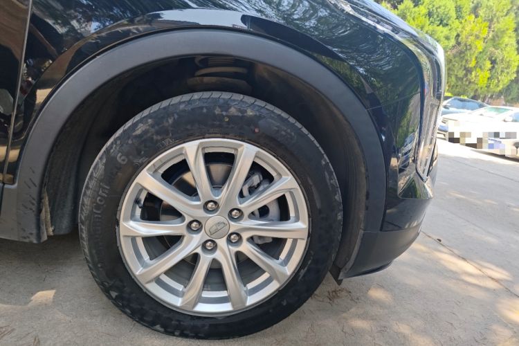 Used Cadillac XT4 2021 28T Two-Wheel Drive Tech Edition Right Front Wheel Hub