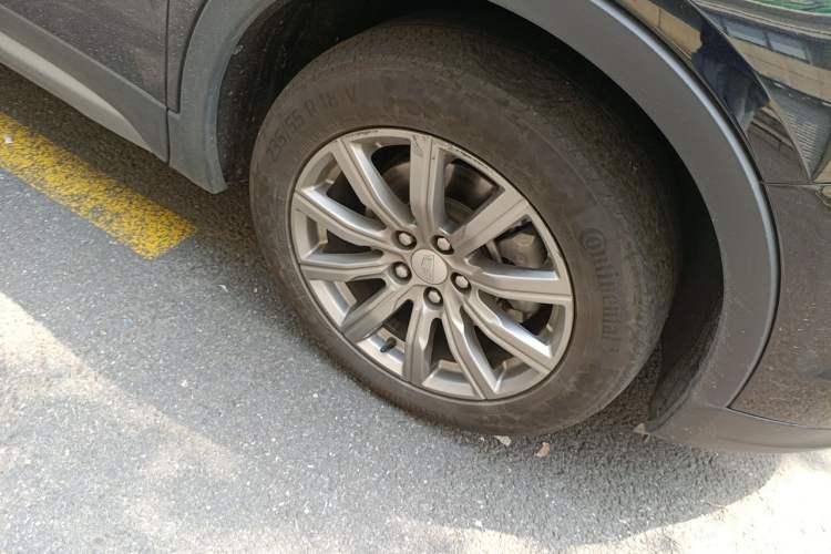 Used Cadillac XT4 2021 28T Two-Wheel Drive Leading Version Right Front Wheel Hub