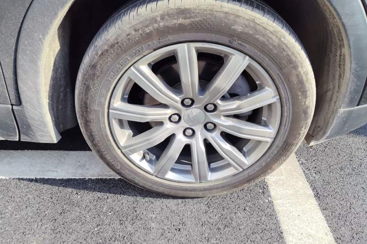 Used Cadillac XT4 2021 28T Two-Wheel Drive Leading Version Right Front Wheel Hub