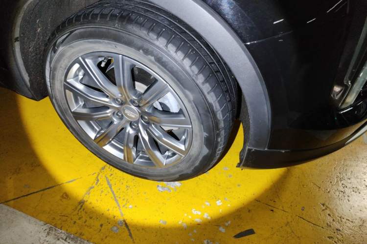 Used Cadillac XT4 2021 28T Two-Wheel Drive Luxury Version Right Front Wheel Hub