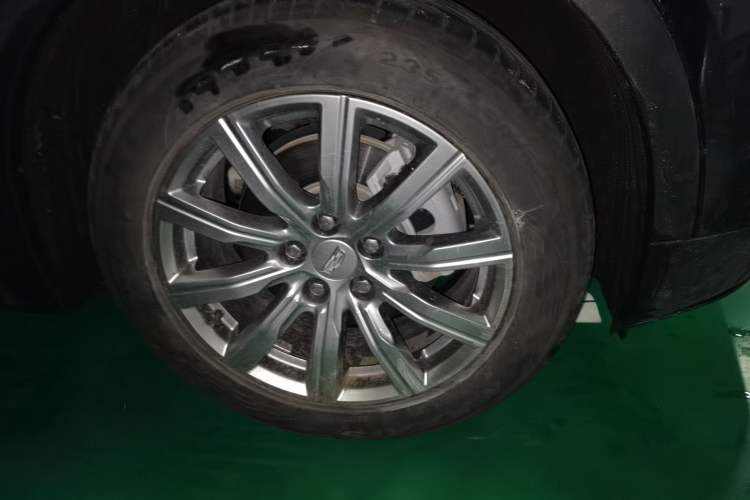 Used Cadillac XT4 2021 28T Two-Wheel Drive Leading Version Right Front Wheel Hub