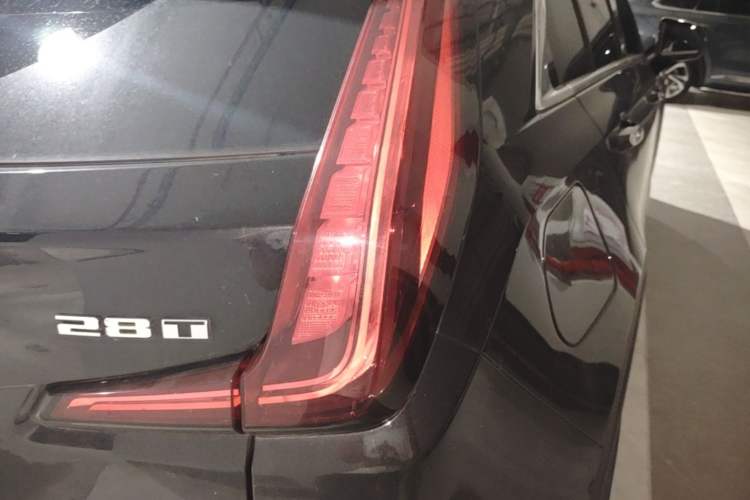 Used Cadillac XT4 2021 28T Two-Wheel Drive Leading Version Right Rear Taillight