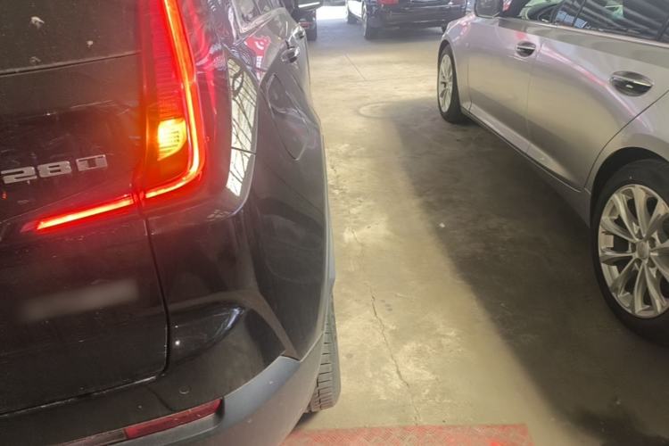 Used Cadillac XT4 2021 28T Two-Wheel Drive Leading Version Right Rear Taillight