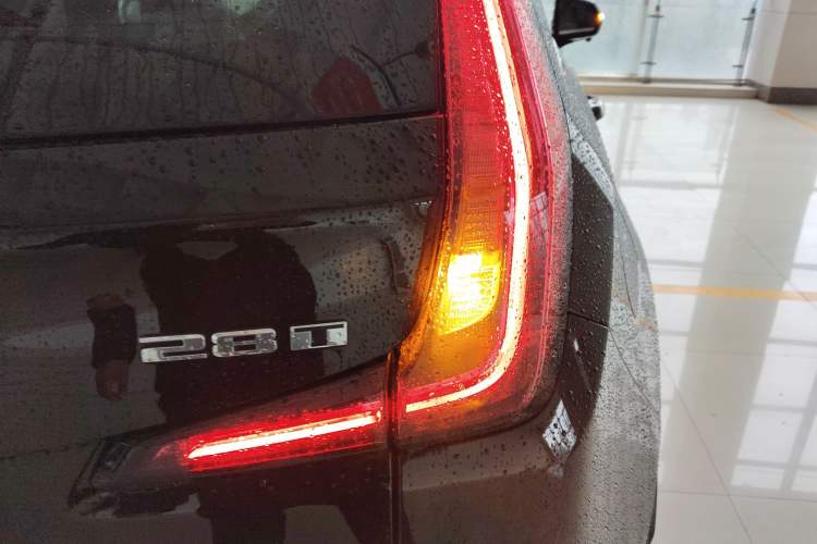 Used Cadillac XT4 2021 28T Two-Wheel Drive Leading Version Right Rear Taillight