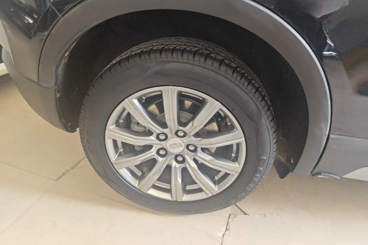 Used Cadillac XT4 2021 28T Two-Wheel Drive Luxury Version Right Rear Wheel Hub