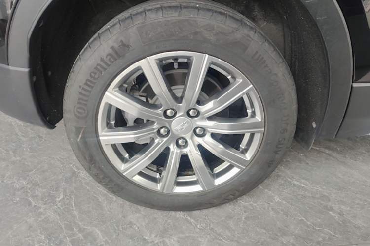 Used Cadillac XT4 2021 28T Two-Wheel Drive Leading Version Right Rear Wheel Hub