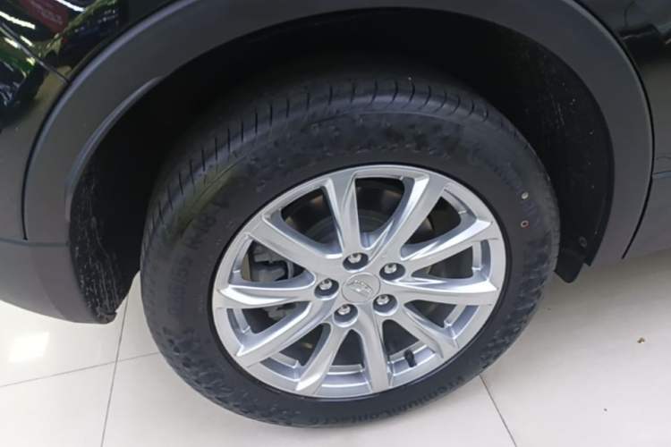Used Cadillac XT4 2021 28T Two-Wheel Drive Tech Edition Right Rear Wheel Hub