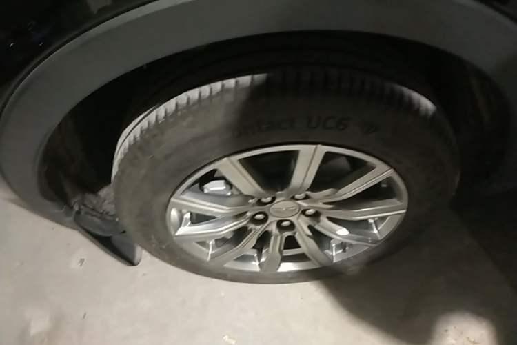 Used Cadillac XT4 2021 28T Two-Wheel Drive Leading Version Right Rear Wheel Hub