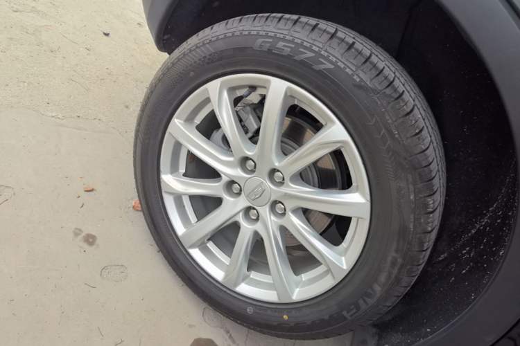 Used Cadillac XT4 2021 28T Two-Wheel Drive Tech Edition Right Rear Wheel Hub