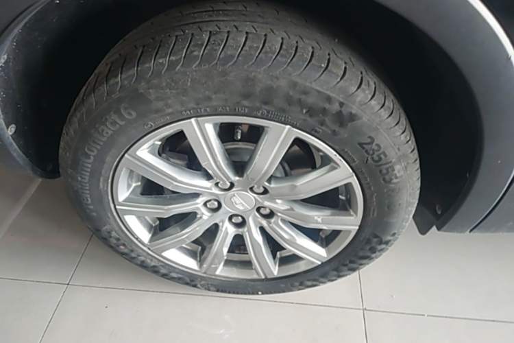 Used Cadillac XT4 2021 28T Two-Wheel Drive Leading Version Right Rear Wheel Hub