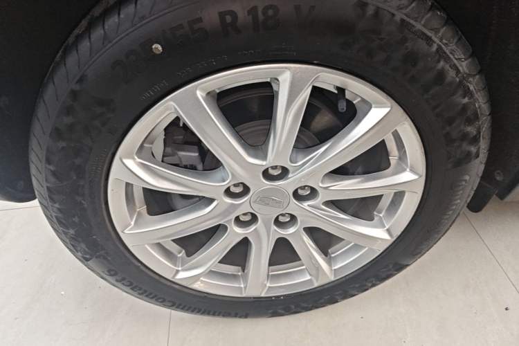 Used Cadillac XT4 2021 28T Two-Wheel Drive Tech Edition Right Rear Wheel Hub